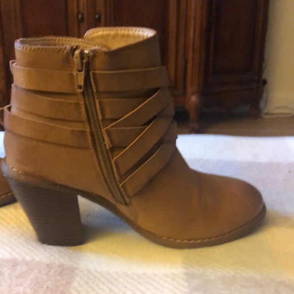Ankle Boots - by Restricted - New never worn-tan - comfortable- Size 7 - Picture 2 of 5